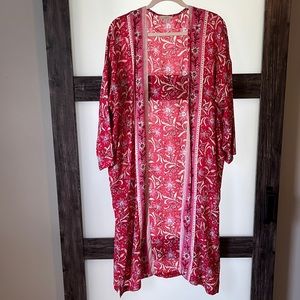 Beautiful pattern duster in reds and pinks